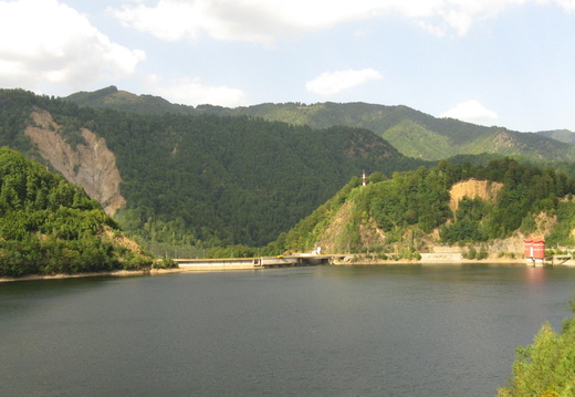Barajul Bradisor - vedere din spate