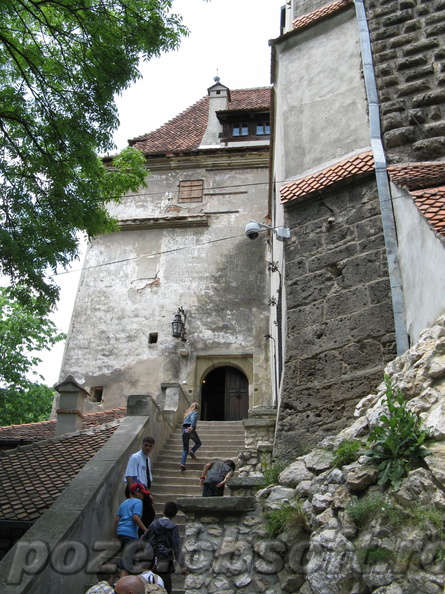 castelul-bran-intrarea-in-castel.jpg