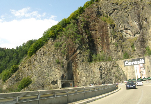 Transfagarasan - intrarea in tunel