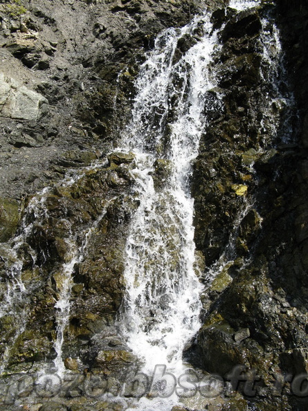 cascada-mica-langa-lacul-vidra-zoom-1.jpg