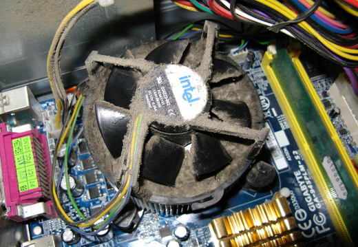 Cooler Intel - plin de praf