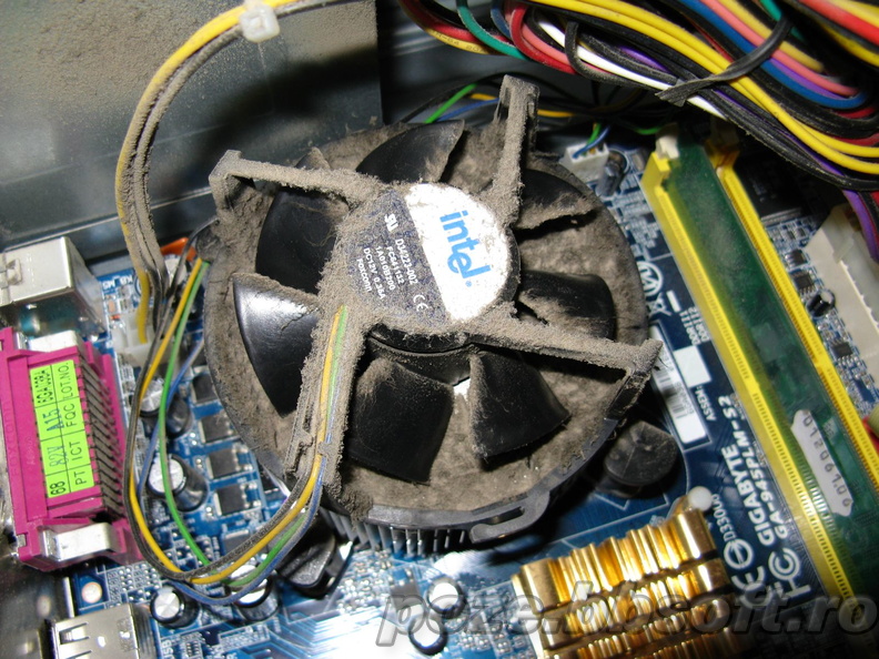 Cooler Intel - plin de praf