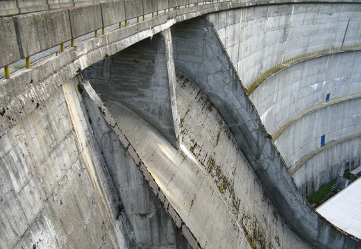 Cheile Oltetului - Barajul Petrimanu panta de refulare