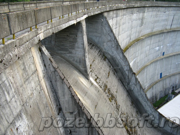 Cheile Oltetului - Barajul Petrimanu panta de refulare