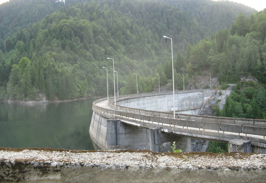 Cheile Oltetului - lacul si Barajul Petrimanu
