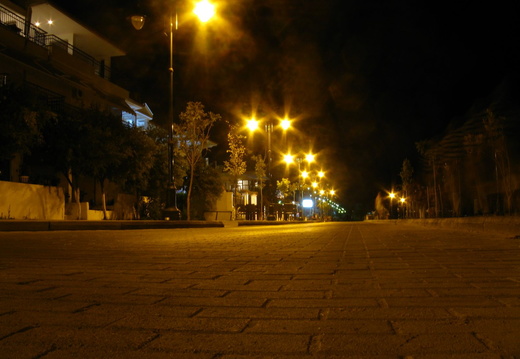 Nea Varsna - alee Noaptea