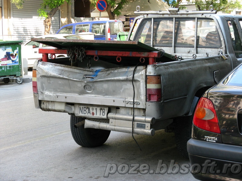 Masina foarte veche Volkswagen Taro - vedere din spate - Salonic