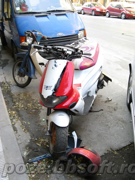 scooter-abandonat-salonic.jpg