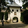 Manastirea Polovragi - intrarea in manastire