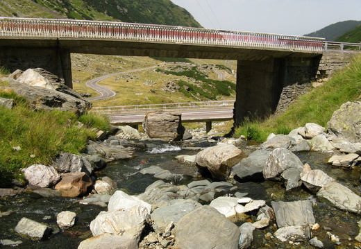 Transfagarasan - un pod peste paraul Balea