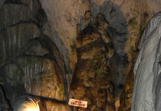 Pestera Muierilor - stalagmita mos craciun