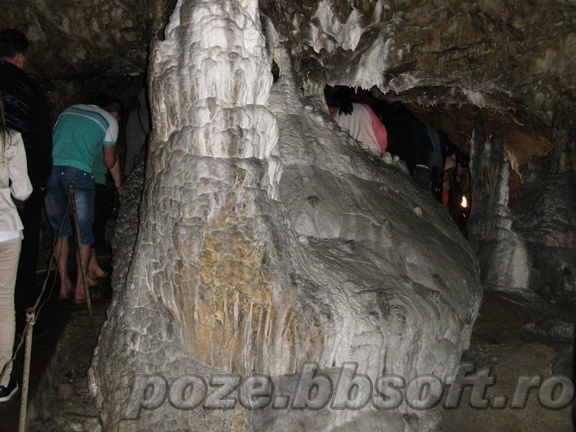 Pestera Muierilor - stalagmite bazinele mici 2