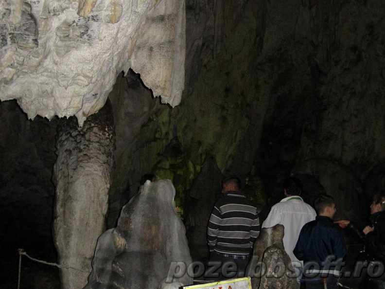 Pestera Muierilor - stalagmite sala turcului