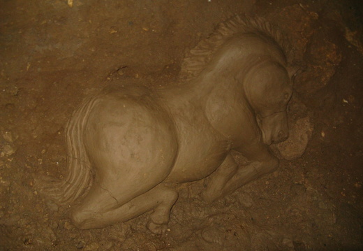 Pestera Valea Cetatii Rasnov - sculptura in forma de cal